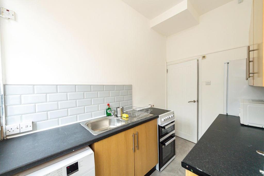 Room In Anfield Liverpool Buitenkant foto