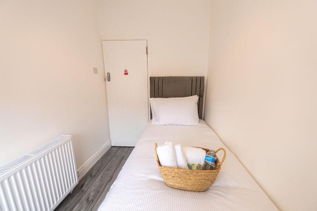 Room In Anfield Liverpool Buitenkant foto